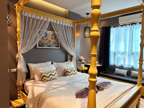 Deluxe Double Room | Iron/ironing board, free WiFi, bed sheets