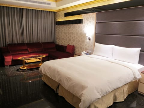 Classic Double Room | Premium bedding, minibar, in-room safe, desk