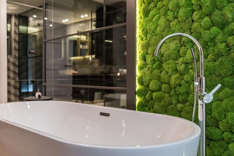 Deluxe Double Room, Bathtub | Deep soaking bathtub