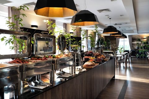 Daily buffet breakfast for a fee