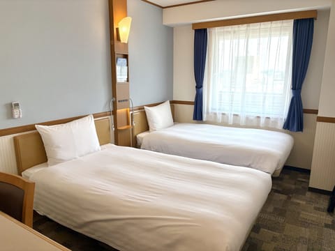 Standard Twin Room, Smoking | Desk, free WiFi