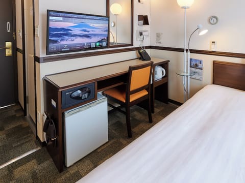 Desk, free WiFi, wheelchair access
