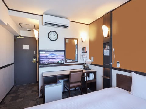 Desk, WiFi (free), bed sheets