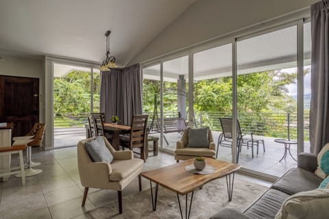 Family House, 3 Bedrooms | Living area | 32-inch flat-screen TV with cable channels, TV, Netflix