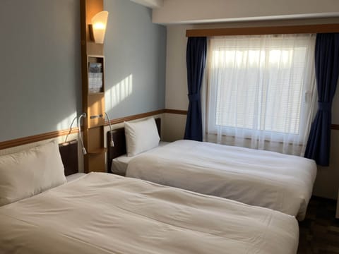 Desk, blackout drapes, iron/ironing board, free WiFi