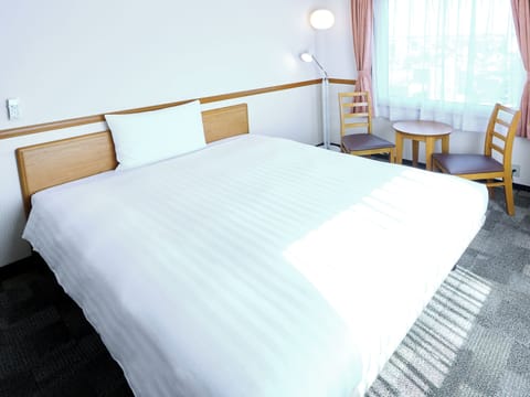WiFi (free), bed sheets