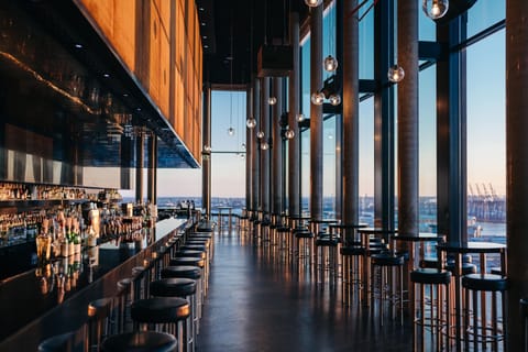 Serves lunch and dinner