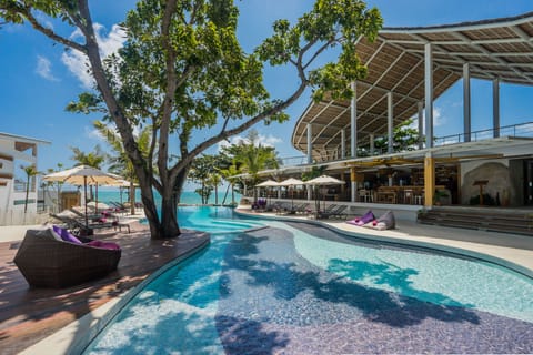2 outdoor pools