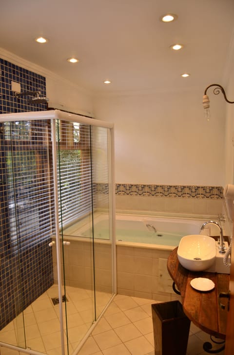 Master 2 | Minibar, blackout drapes, free WiFi, bed sheets