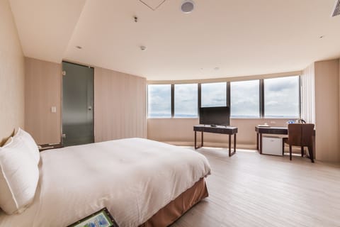 Deluxe Double Room, 1 Queen Bed, City View, Tower (Not applicable for Travel Subsidies) | Down comforters, desk, free WiFi, bed sheets