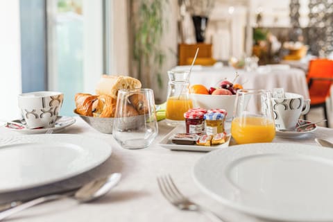 Daily continental breakfast for a fee