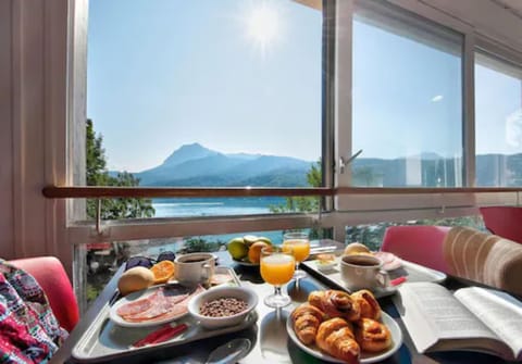 Daily buffet breakfast (EUR 12.5 per person)