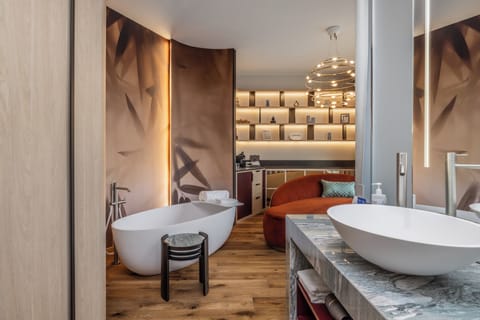 Exclusive Suite (INCANTO Suite) | Premium bedding, minibar, in-room safe, desk