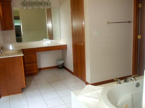 House | Bathroom | Free toiletries, towels