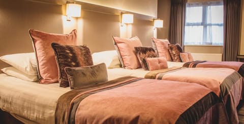 20 bedrooms, premium bedding, pillowtop beds, blackout drapes