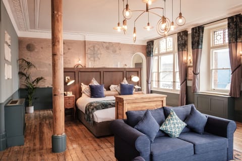 Suite | Premium bedding, minibar (some free items), in-room safe, desk