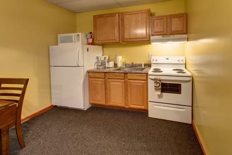 Suite, 1 Bedroom | Private kitchen | Fridge, microwave, stovetop, coffee/tea maker