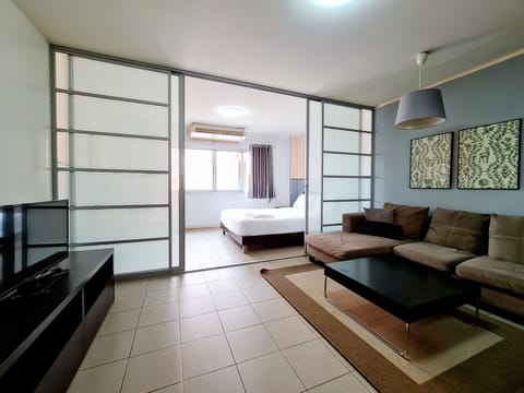 Icon Siam View Studio Apartment: Queen Bed + Sofa Bed + Working Desk + Non-smoking | Desk, laptop workspace, blackout drapes, soundproofing