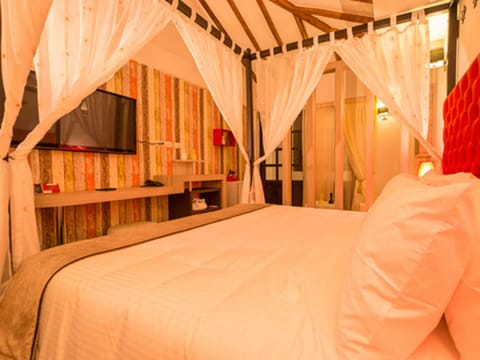 Desk, free WiFi, bed sheets
