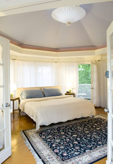 The Gazebo | Premium bedding, individually decorated, individually furnished