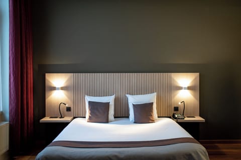 Superior Double Room | Minibar, in-room safe, individually decorated, desk