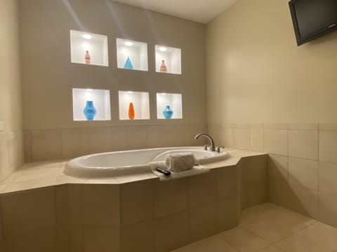 Room, 1 King Bed, Jetted Tub | Bathroom | Free toiletries, hair dryer, towels, soap