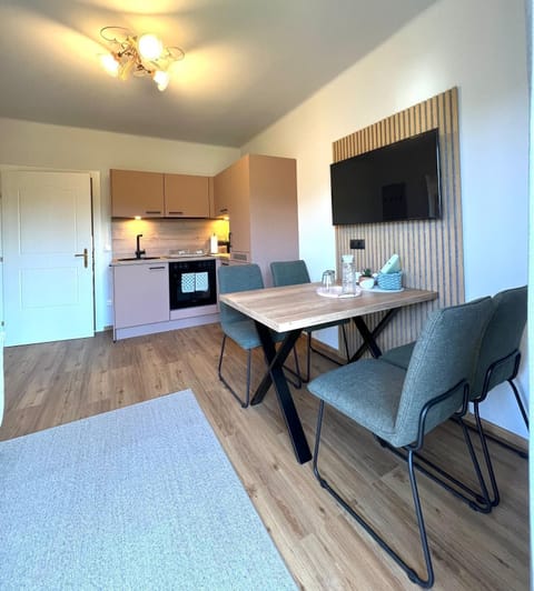 Hypo-allergenic bedding, free WiFi, bed sheets