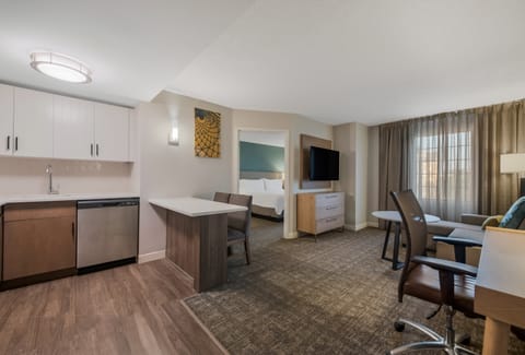 Suite, 1 Bedroom, Kitchen | Desk, soundproofing, iron/ironing board, free cribs/infant beds