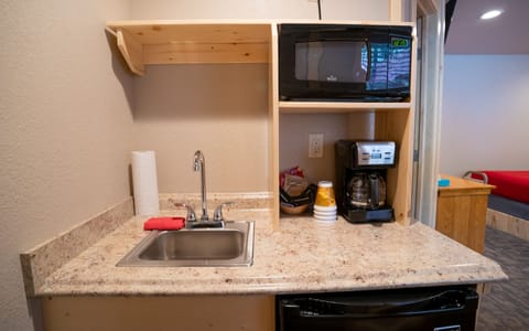 Room 15 | Desk, free wired internet, bed sheets