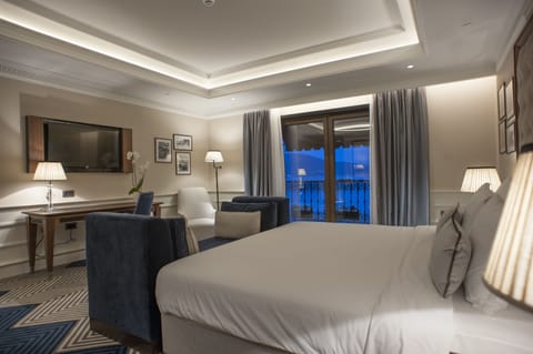 Minibar, in-room safe, desk, laptop workspace