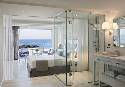 Island Suite Seafront | Bathroom shower