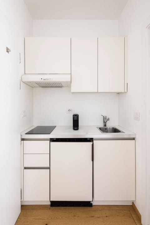 Studio, Balcony | Private kitchen | Microwave, stovetop, highchair, cookware/dishes/utensils