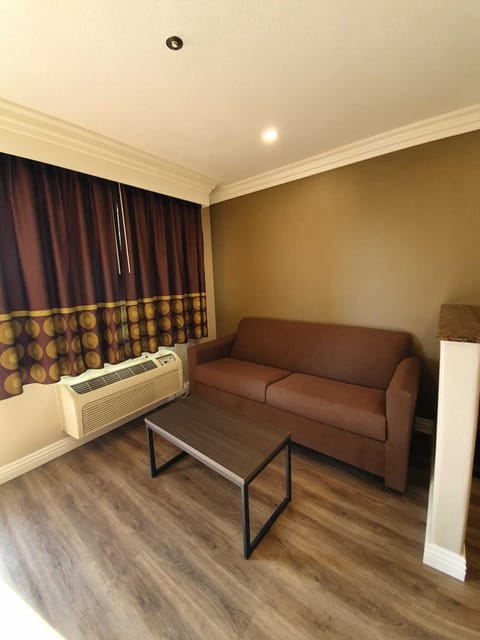 Pillowtop beds, in-room safe, blackout drapes, iron/ironing board