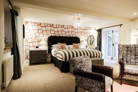 Deluxe Double or Twin Room | Individually decorated, individually furnished, iron/ironing board