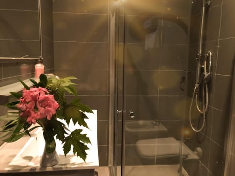 Jetted tub, free toiletries, hair dryer, slippers