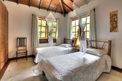 Family Villa, 2 Bedrooms, Kitchen | Hypo-allergenic bedding, individually decorated, individually furnished
