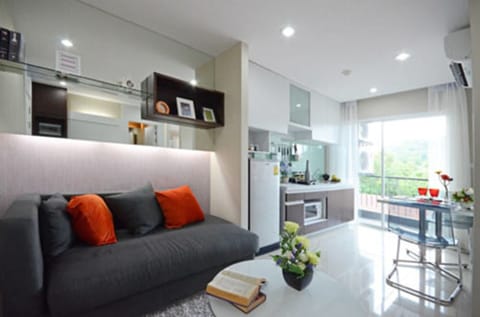 Standard Double Room | Living area | Flat-screen TV