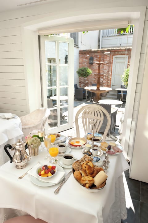 Daily full breakfast for a fee
