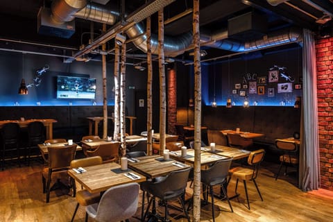 Breakfast, lunch, dinner served; local and international cuisine