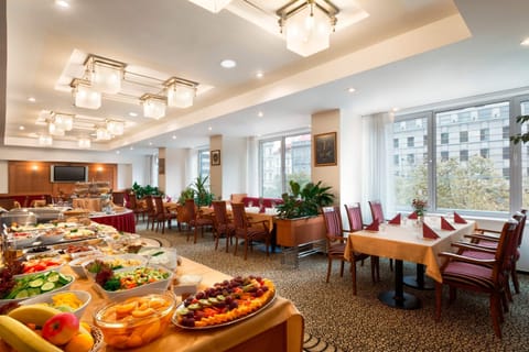 Daily buffet breakfast for a fee