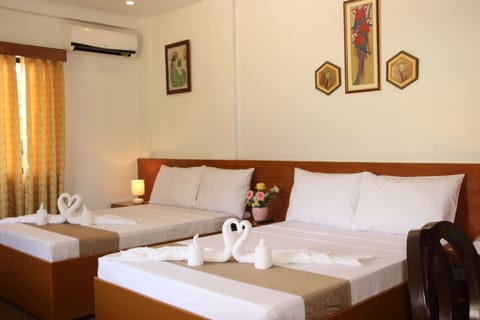Family Single Room (Amelia) | Desk, blackout drapes, iron/ironing board (on request), WiFi (free)