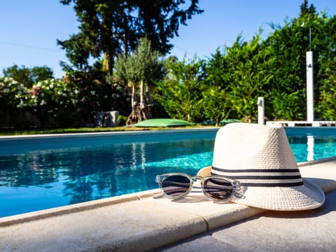 5 outdoor pools, sun loungers
