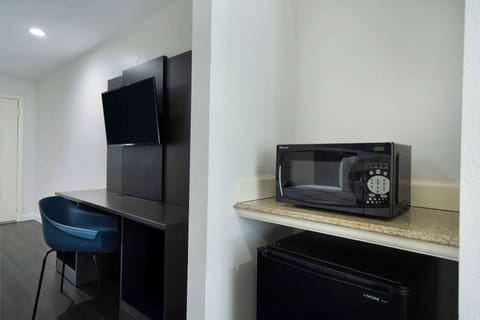 Deluxe Room, 2 Queen Beds, Non Smoking, Refrigerator & Microwave | Room amenity
