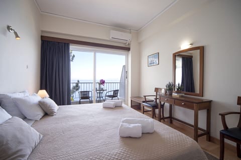 Double Room | Blackout drapes, soundproofing, iron/ironing board, free WiFi