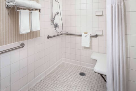 Room, 2 Double Beds, Hearing Accessible, Non Smoking (Mobility, Bathtub W/grab Bars) | Accessible bathroom