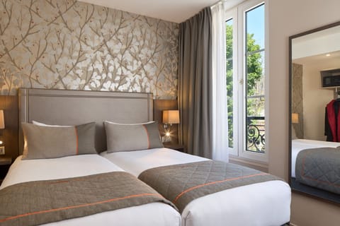 Comfort Twin Room | In-room safe, desk, soundproofing, iron/ironing board