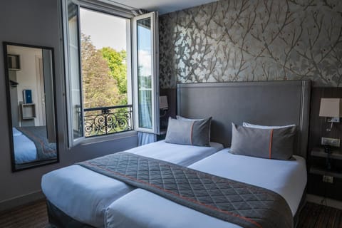 Superior Twin Room | In-room safe, desk, soundproofing, iron/ironing board