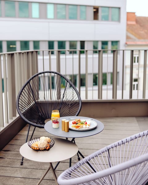 Double Room (Large) | Balcony