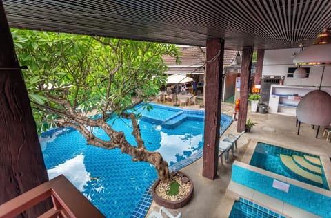 Outdoor pool, pool umbrellas, sun loungers