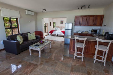 Luxury Suite, 1 Bedroom | Living room | Flat-screen TV